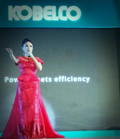 Yuni Shara Tampil Memukau Pada Malam customer Gathering KOBELCO